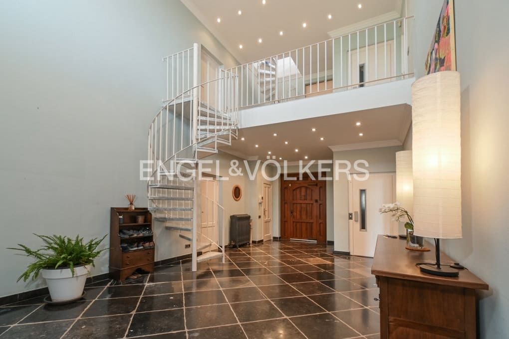 6 bedroom Villa for sale in Altea with pool garage - € 2,450,000 (Ref: 10040155)