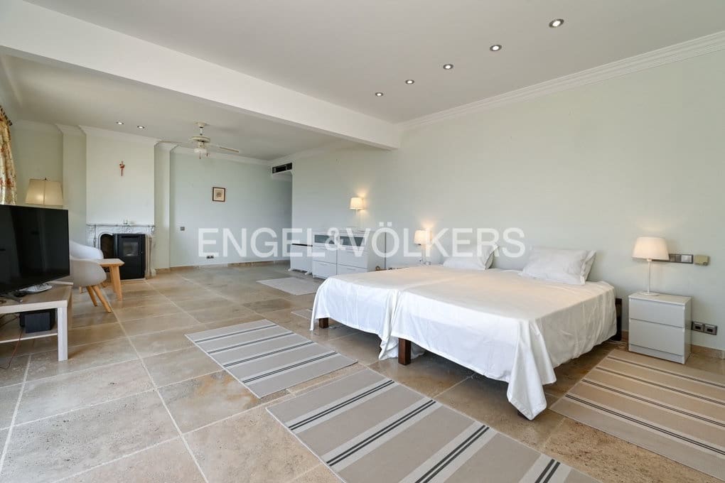 6 bedroom Villa for sale in Altea with pool garage - € 2,450,000 (Ref: 10040155)