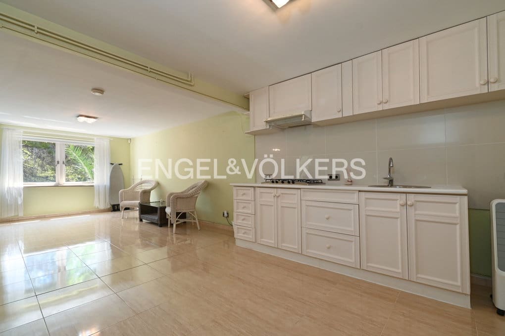 6 bedroom Villa for sale in Altea with pool garage - € 2,450,000 (Ref: 10040155)