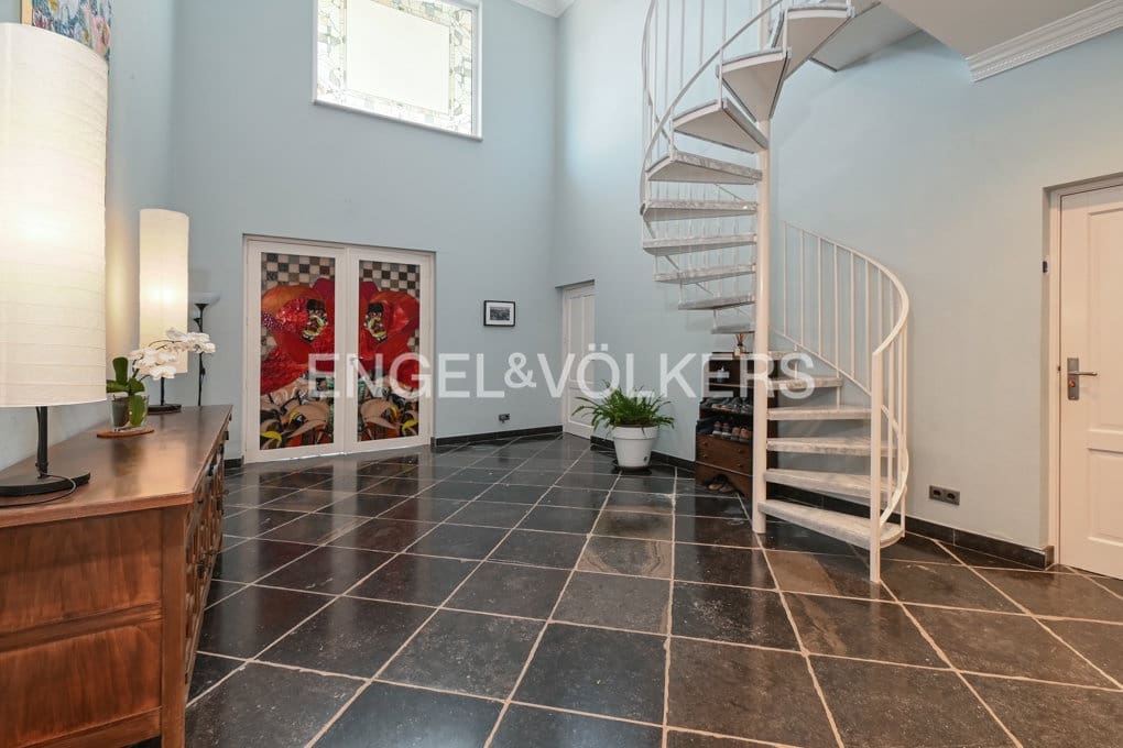 6 bedroom Villa for sale in Altea with pool garage - € 2,450,000 (Ref: 10040155)