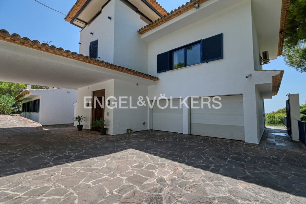 6 bedroom Villa for sale in Altea with pool garage - € 2,450,000 (Ref: 10040155)