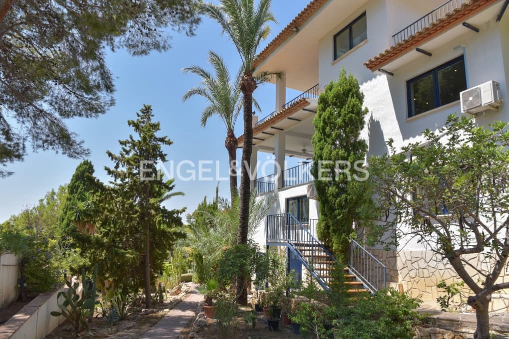 6 bedroom Villa for sale in Altea with pool garage - € 2,450,000 (Ref: 10040155)