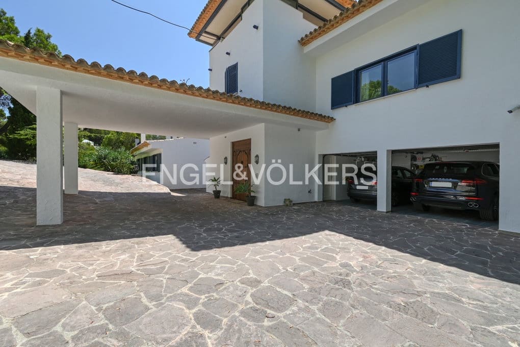 6 bedroom Villa for sale in Altea with pool garage - € 2,450,000 (Ref: 10040155)