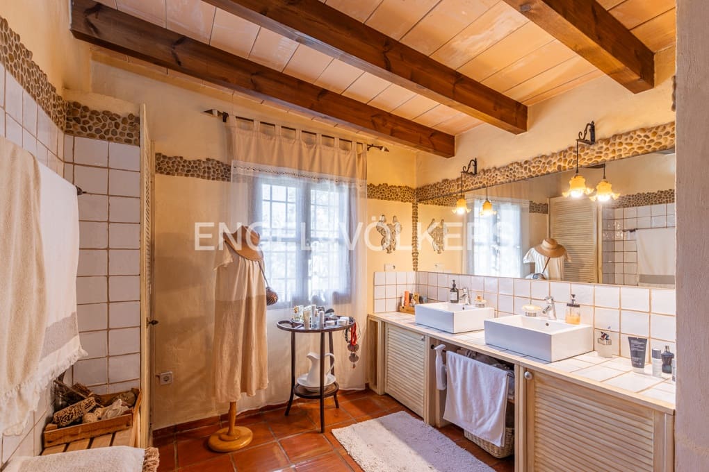 3 sypialnia Finka/Dom wiejski na sprzedaż w Balones z basenem garażem - 890 000 € (Ref: 10043556)