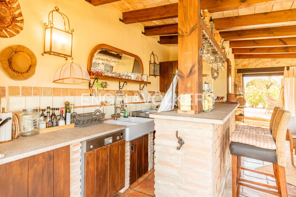 3 sypialnia Finka/Dom wiejski na sprzedaż w Balones z basenem garażem - 890 000 € (Ref: 10043556)