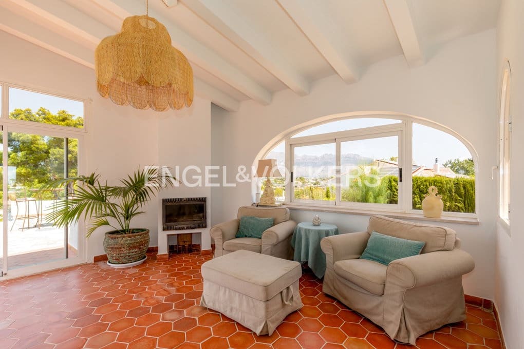 5 bedroom Villa for sale in Altea with pool garage - € 1,590,000 (Ref: 10045817)