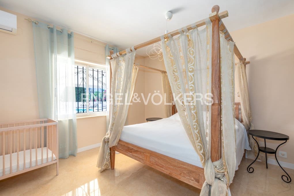 5 bedroom Villa for sale in Altea with pool garage - € 1,590,000 (Ref: 10045817)