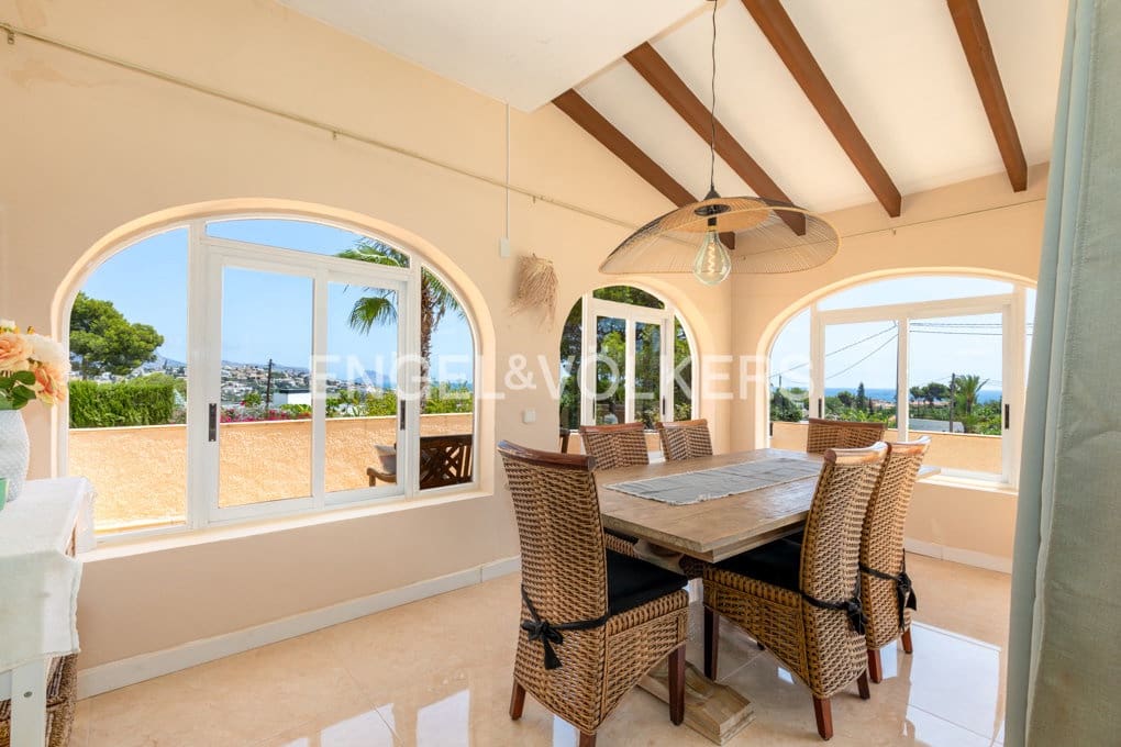 5 bedroom Villa for sale in Altea with pool garage - € 1,590,000 (Ref: 10045817)