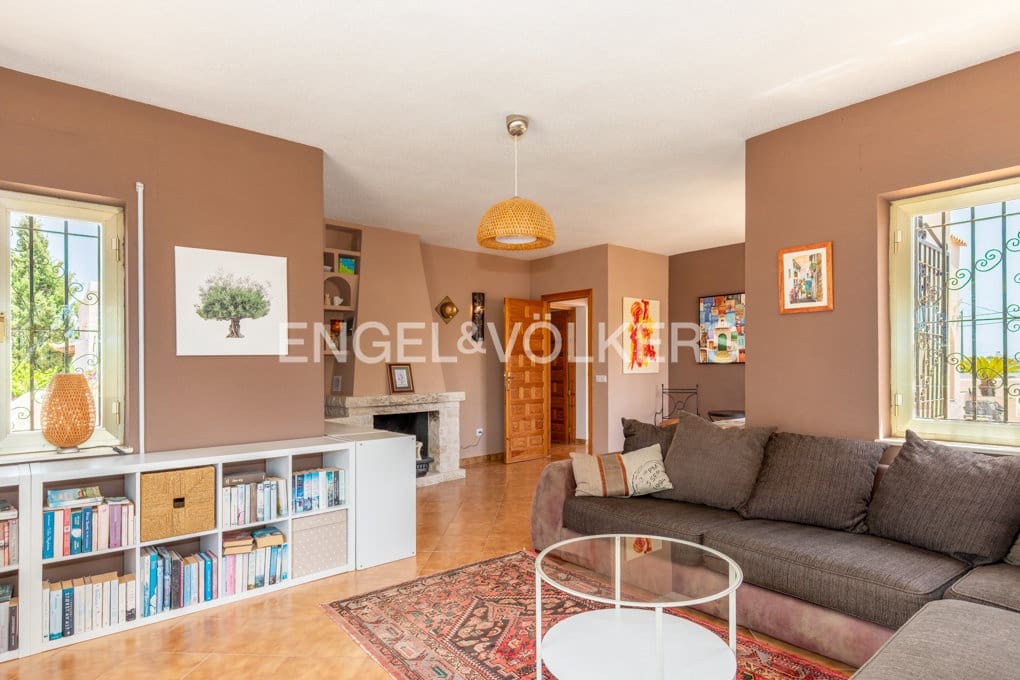 5 bedroom Villa for sale in Altea with pool garage - € 1,590,000 (Ref: 10045817)