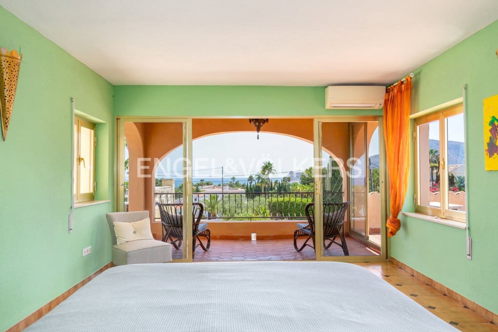 5 bedroom Villa for sale in Altea with pool garage - € 1,590,000 (Ref: 10045817)