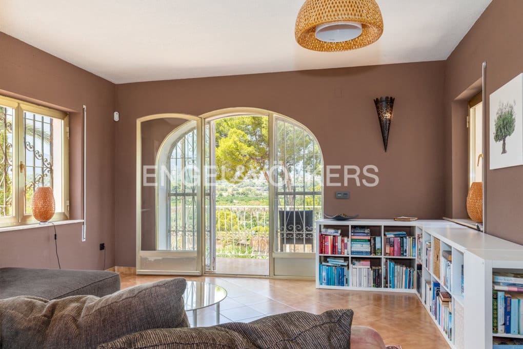 5 bedroom Villa for sale in Altea with pool garage - € 1,590,000 (Ref: 10045817)