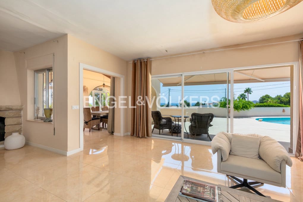5 bedroom Villa for sale in Altea with pool garage - € 1,590,000 (Ref: 10045817)