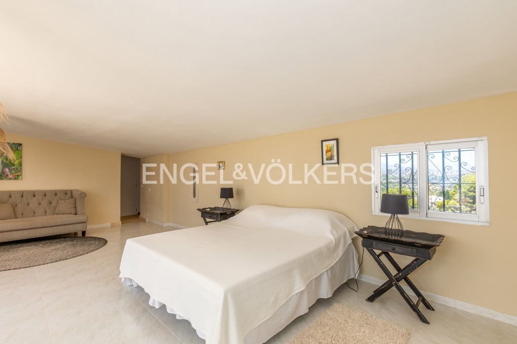 5 bedroom Villa for sale in Altea with pool garage - € 1,590,000 (Ref: 10045817)