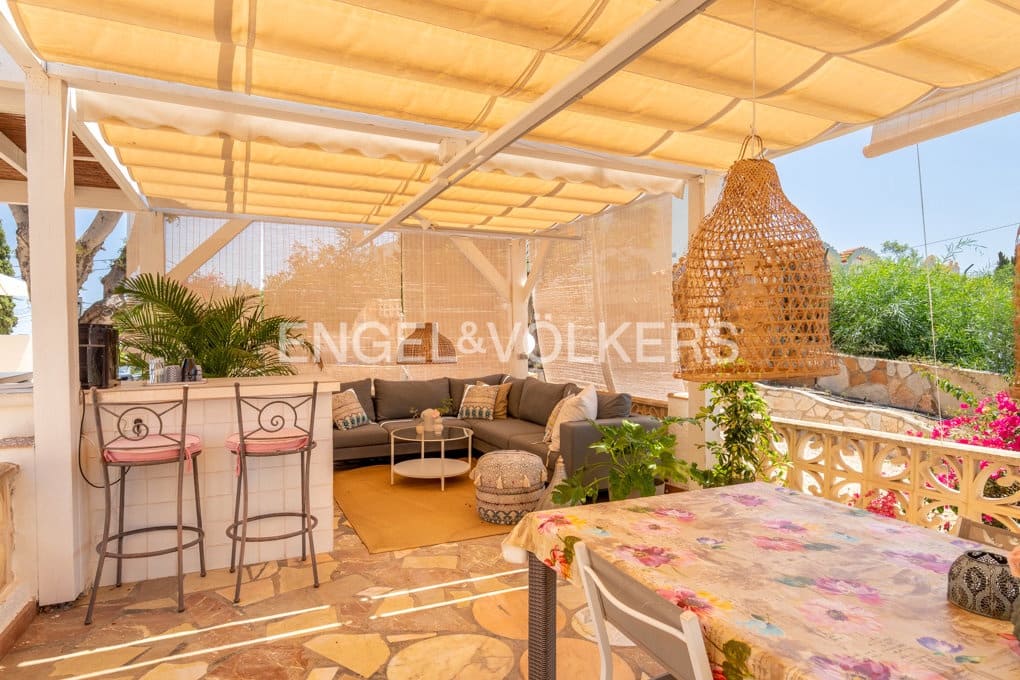 5 bedroom Villa for sale in Altea with pool garage - € 1,590,000 (Ref: 10045817)