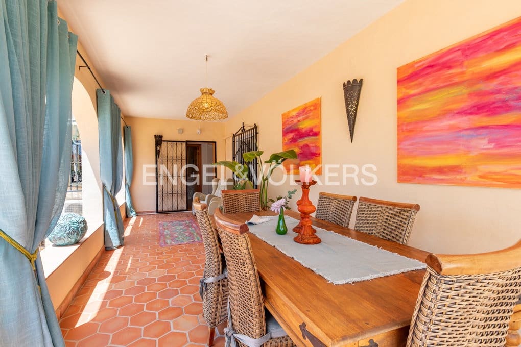 5 bedroom Villa for sale in Altea with pool garage - € 1,590,000 (Ref: 10045817)