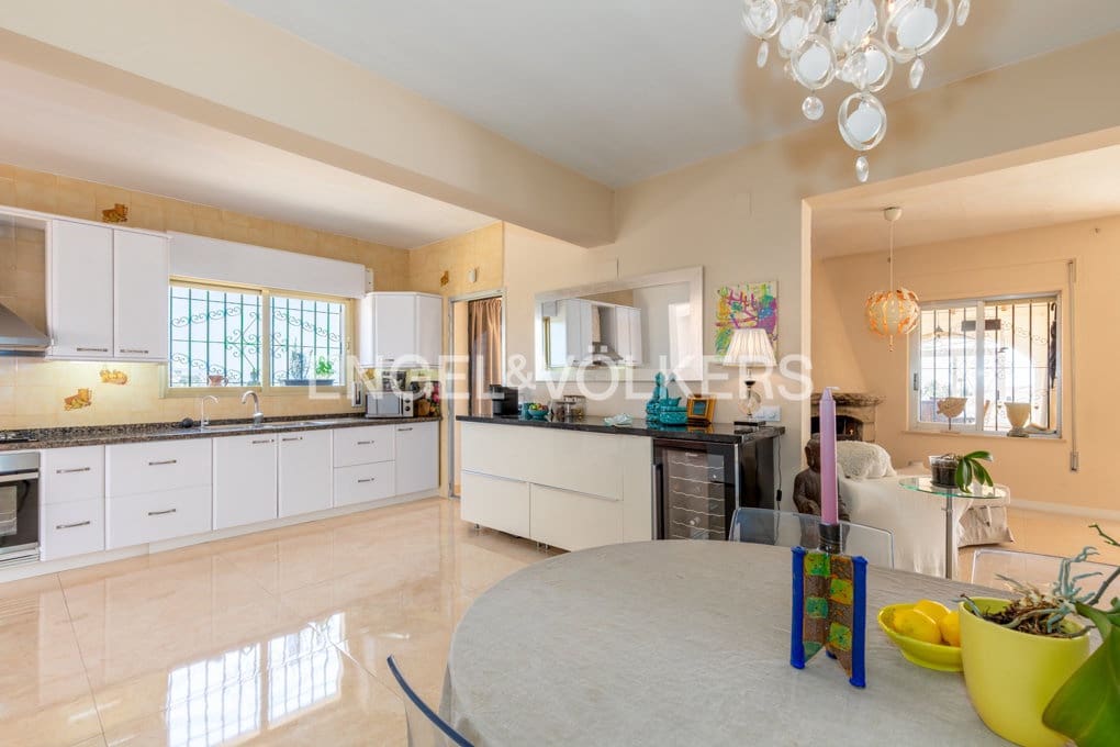 5 bedroom Villa for sale in Altea with pool garage - € 1,590,000 (Ref: 10045817)