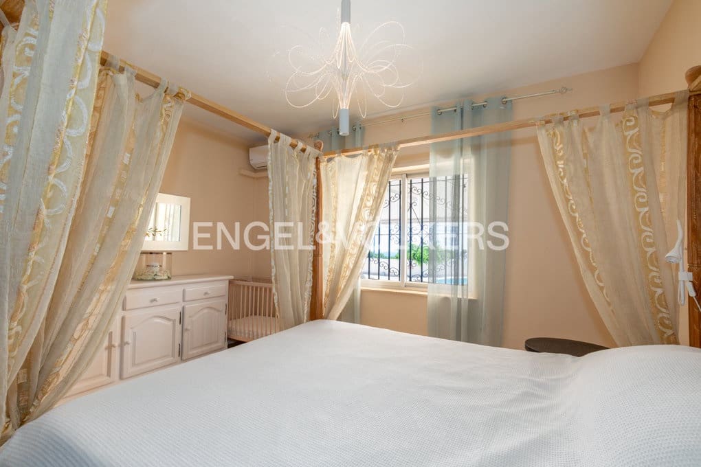 5 bedroom Villa for sale in Altea with pool garage - € 1,590,000 (Ref: 10045817)