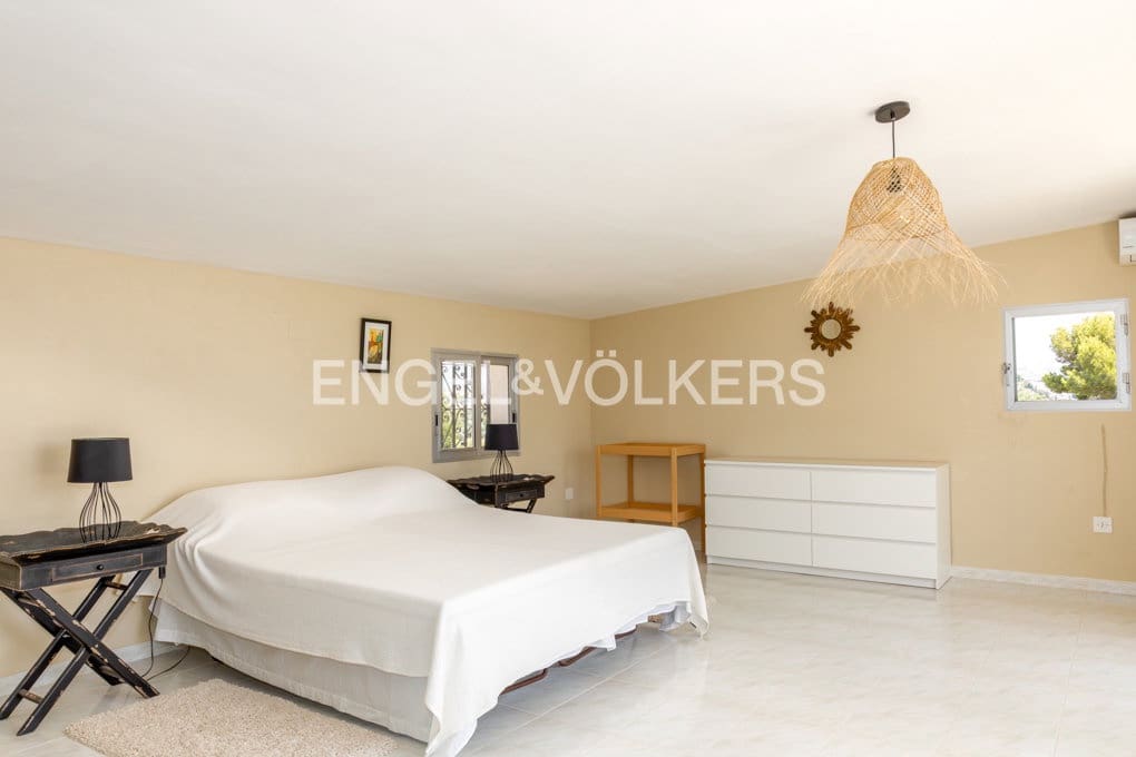 5 bedroom Villa for sale in Altea with pool garage - € 1,590,000 (Ref: 10045817)