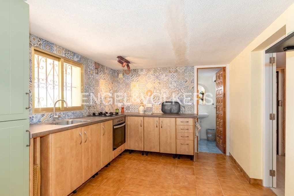 5 bedroom Villa for sale in Altea with pool garage - € 1,590,000 (Ref: 10045817)