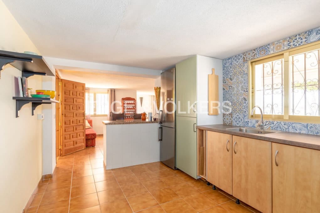 5 bedroom Villa for sale in Altea with pool garage - € 1,590,000 (Ref: 10045817)