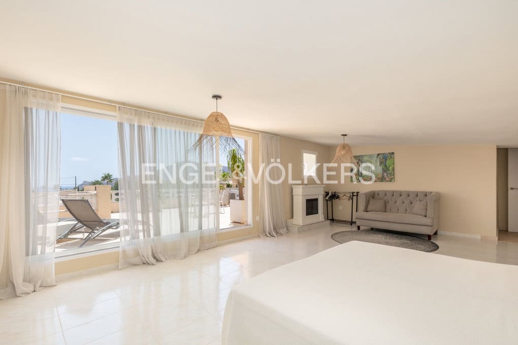 5 bedroom Villa for sale in Altea with pool garage - € 1,590,000 (Ref: 10045817)