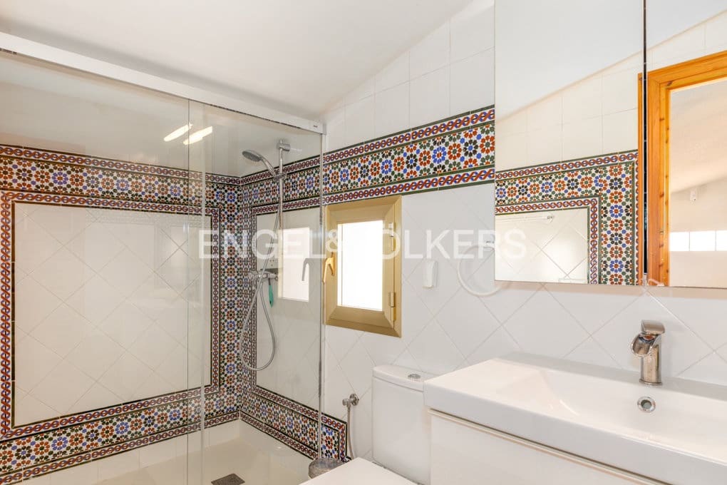 5 bedroom Villa for sale in Altea with pool garage - € 1,590,000 (Ref: 10045817)