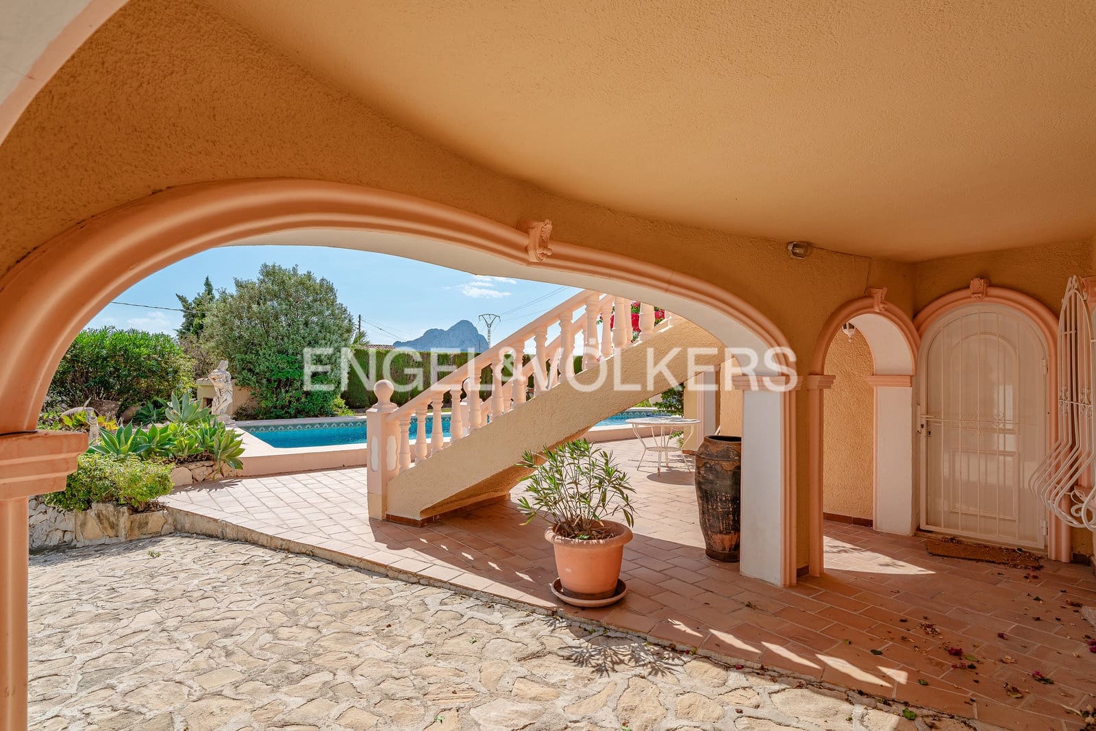 Chalet de 5 habitaciones en Calpe / Calp en venta con piscina garaje - 975.000 € (Ref: 10099073)