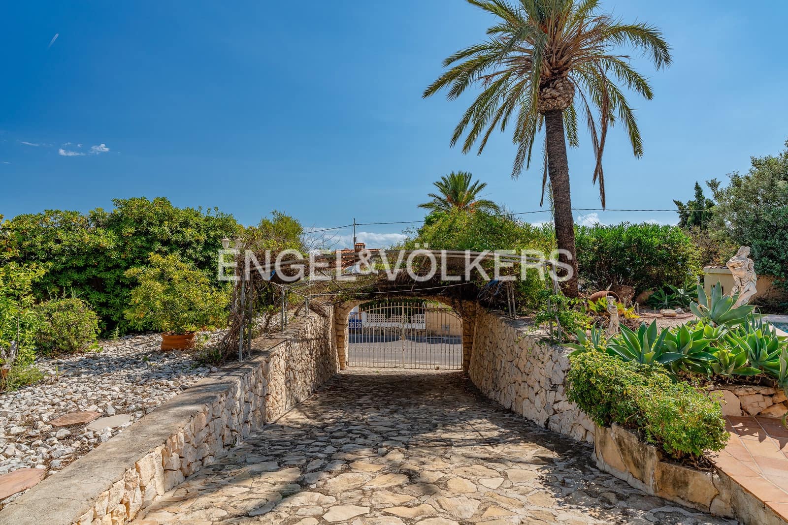 Chalet de 5 habitaciones en Calpe / Calp en venta con piscina garaje - 975.000 € (Ref: 10099073)