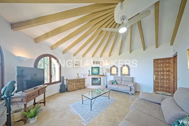 5 sovrum Villa till salu i Pueblo, Calpe / Calp med pool garage - 835 000 € (Ref: 10101417)
