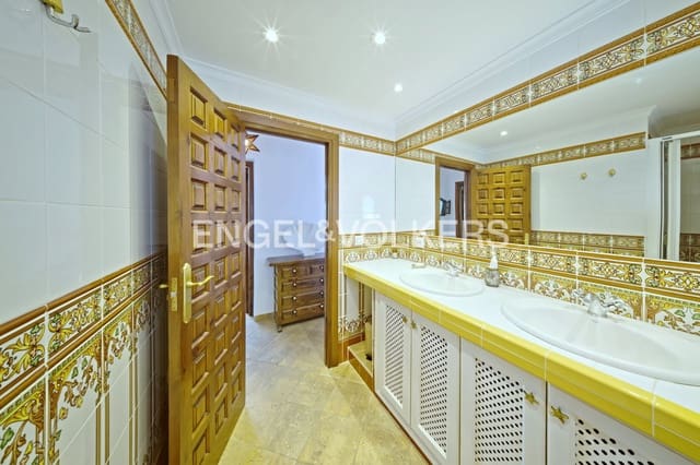 5 sovrum Villa till salu i Pueblo, Calpe / Calp med pool garage - 835 000 € (Ref: 10101417)