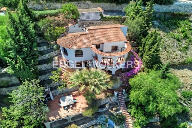 5 sovrum Villa till salu i Pueblo, Calpe / Calp med pool garage - 835 000 € (Ref: 10101417)