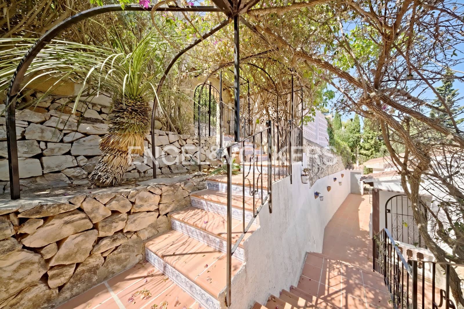 5 chambre Villa/Maison à vendre à Calpe / Calp avec piscine garage - 835 000 € (Ref: 10101417)