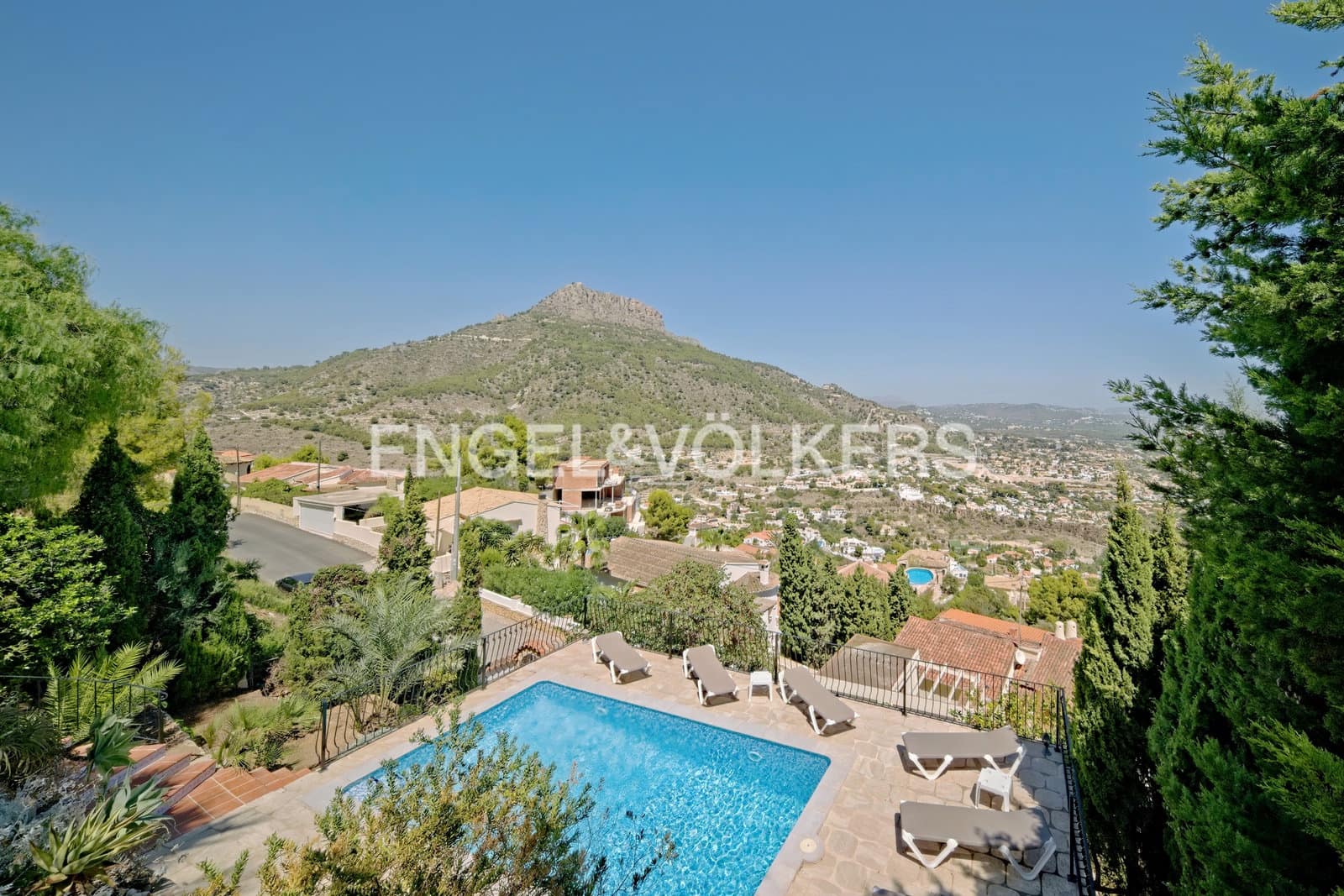 5 chambre Villa/Maison à vendre à Calpe / Calp avec piscine garage - 835 000 € (Ref: 10101417)