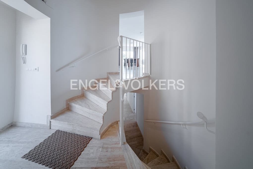5 bedroom Villa for sale in Calpe / Calp with pool garage - € 2,750,000 (Ref: 10121177)