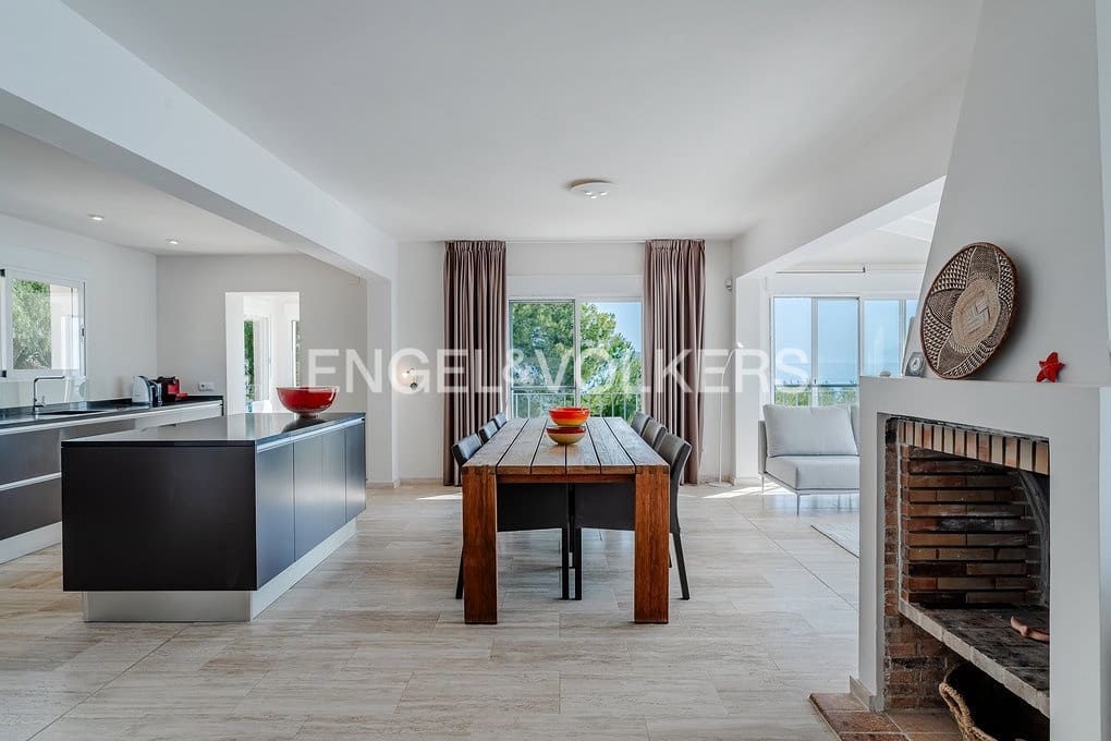 5 bedroom Villa for sale in Calpe / Calp with pool garage - € 2,750,000 (Ref: 10121177)