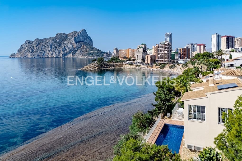 5 bedroom Villa for sale in Calpe / Calp with pool garage - € 2,750,000 (Ref: 10121177)