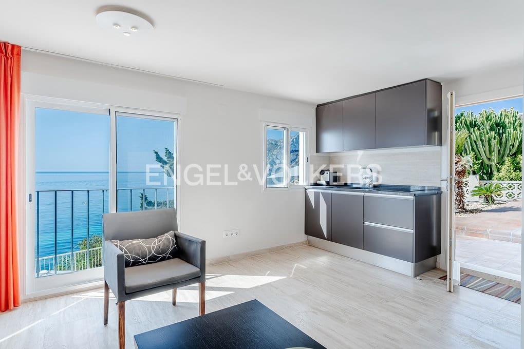 5 bedroom Villa for sale in Calpe / Calp with pool garage - € 2,750,000 (Ref: 10121177)
