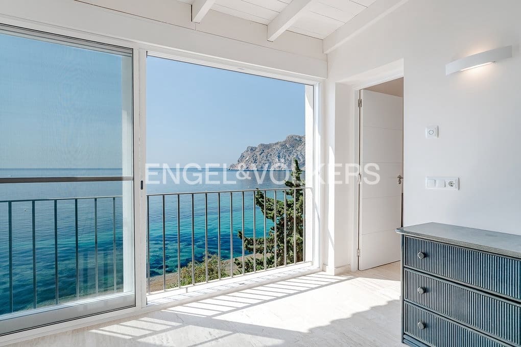 5 bedroom Villa for sale in Calpe / Calp with pool garage - € 2,750,000 (Ref: 10121177)
