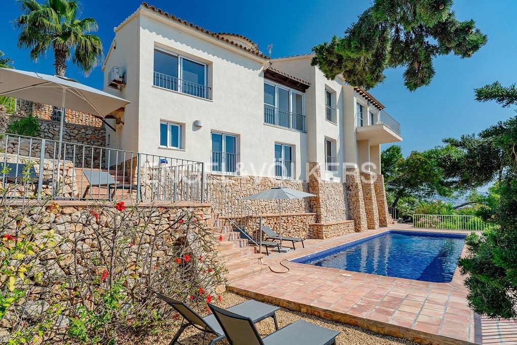 5 bedroom Villa for sale in Calpe / Calp with pool garage - € 2,750,000 (Ref: 10121177)