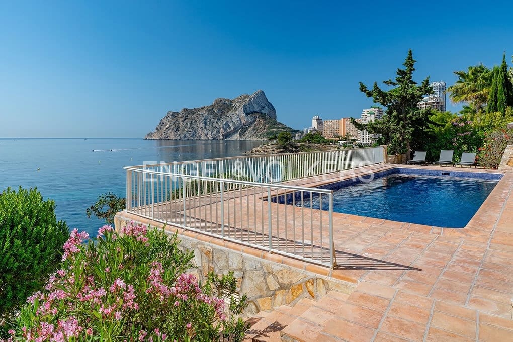 5 bedroom Villa for sale in Calpe / Calp with pool garage - € 2,750,000 (Ref: 10121177)