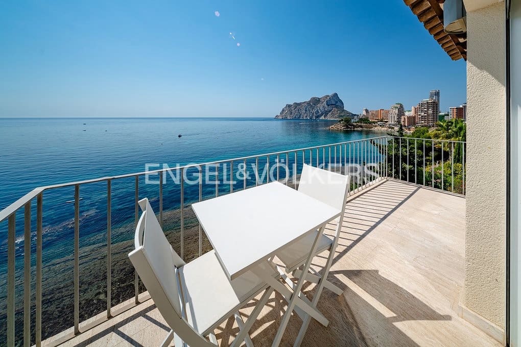 5 bedroom Villa for sale in Calpe / Calp with pool garage - € 2,750,000 (Ref: 10121177)
