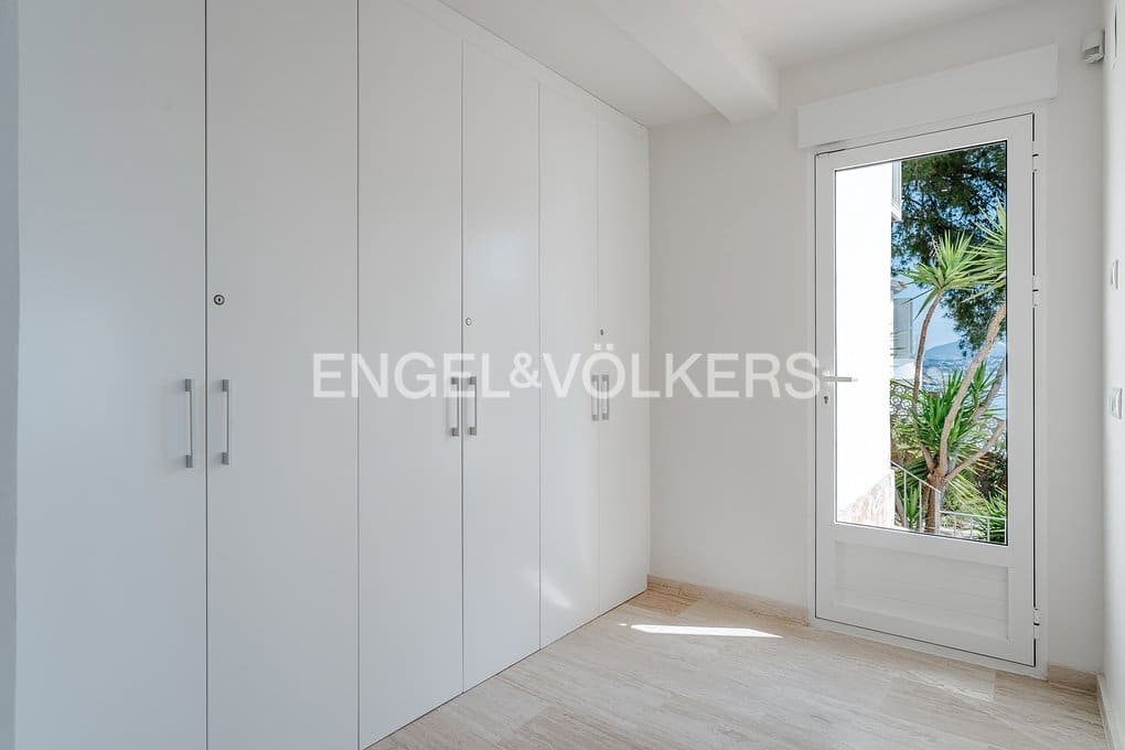 5 bedroom Villa for sale in Calpe / Calp with pool garage - € 2,750,000 (Ref: 10121177)