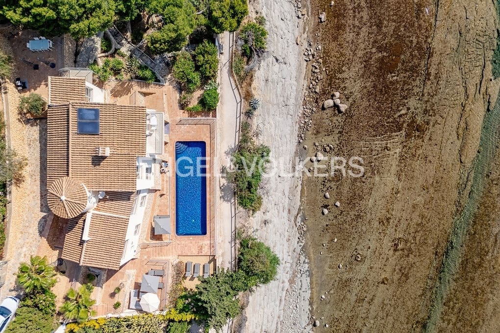 5 bedroom Villa for sale in Calpe / Calp with pool garage - € 2,750,000 (Ref: 10121177)