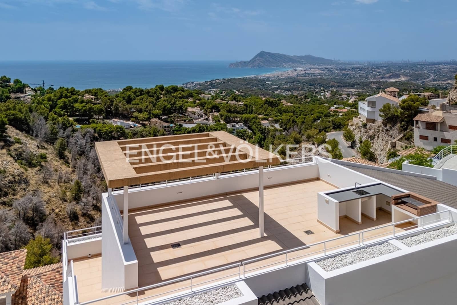 3 bedroom Villa for sale in Altea with pool garage - € 1,199,000 (Ref: 10156233)