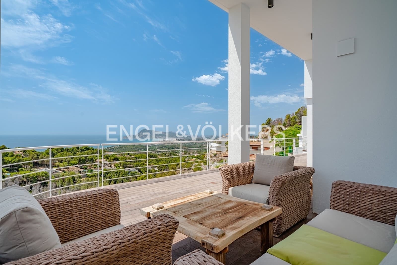 3 bedroom Villa for sale in Altea with pool garage - € 1,199,000 (Ref: 10156233)
