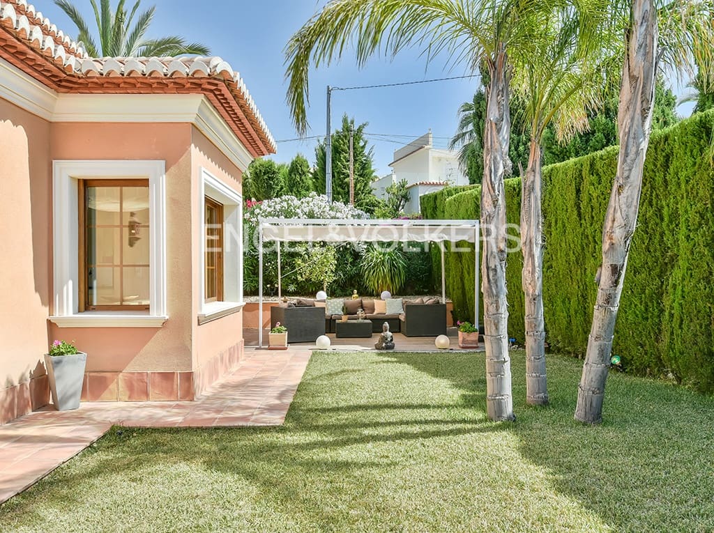 3 makuuhuone Huvila myytävänä paikassa Benissa mukana uima-altaan 
autotalli - 1 150 000 € (Ref: 5052978)