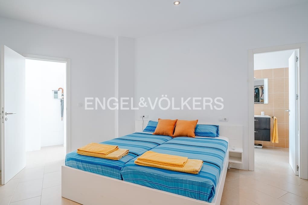 6 bedroom Villa for sale in Altea with pool garage - € 1,999,000 (Ref: 5053245)