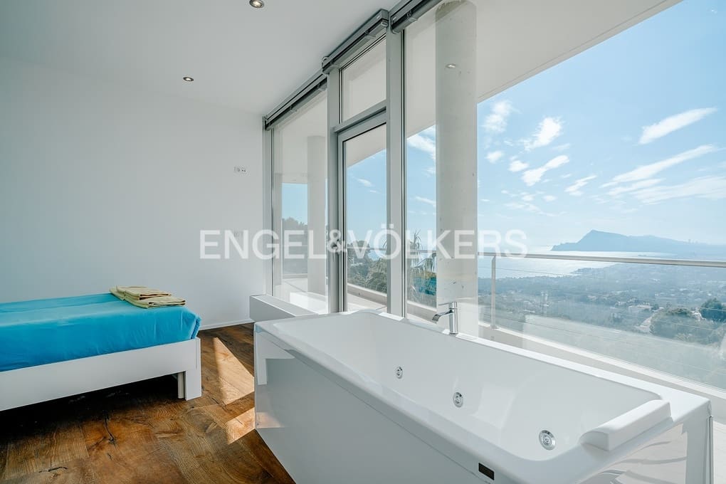 6 bedroom Villa for sale in Altea with pool garage - € 1,999,000 (Ref: 5053245)