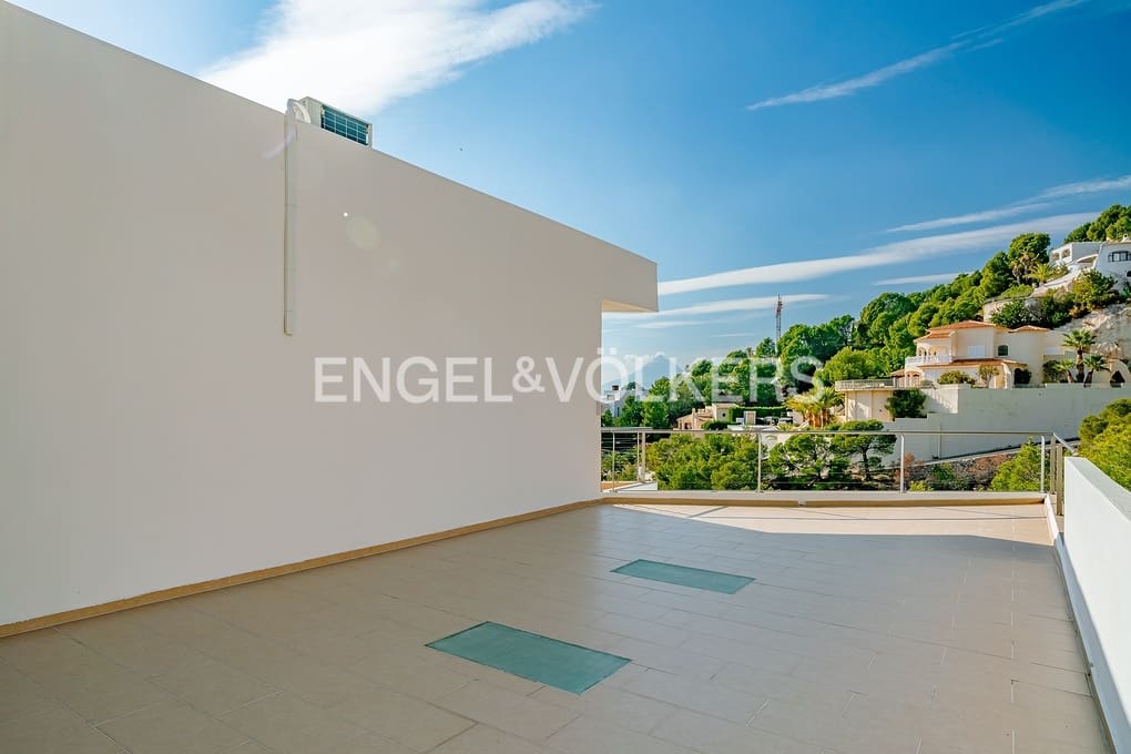 6 bedroom Villa for sale in Altea with pool garage - € 1,999,000 (Ref: 5053245)