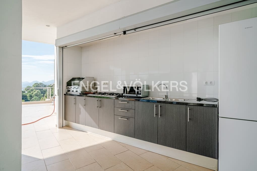 6 bedroom Villa for sale in Altea with pool garage - € 1,999,000 (Ref: 5053245)